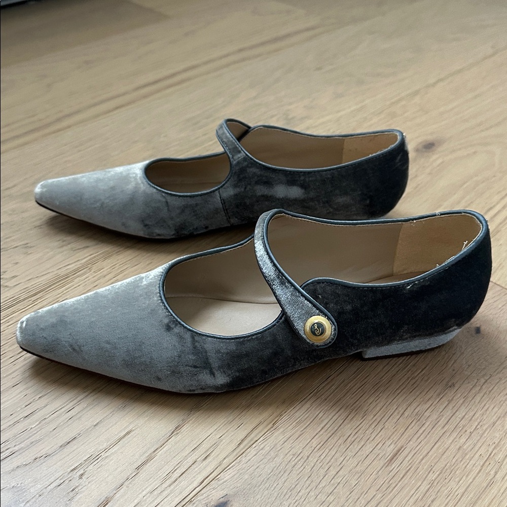 🦋1/2 OFF ENDS TONIGHT ONLY🦋Silver grey velvet Mary Jane flats🦋 - Picture 2 of 10